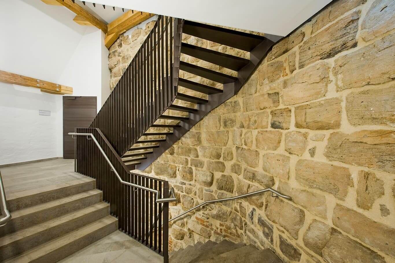 Blick in das neu entstanden Treppenhaus des Stadtschlosses Herrieden