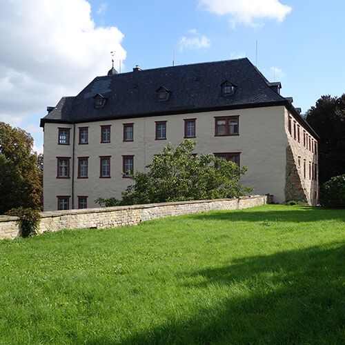 Das Vorschaubild zeigt das Schloss Wiehe in Frontalansicht